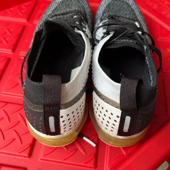 Nike Black and White Sneakers - Picture 4 of 7